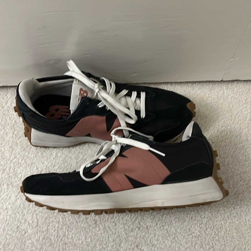New Balance 327s - Women’s 6.5
